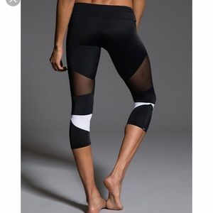 LIKE NEW Onzie Black Leggings with Mesh Panel